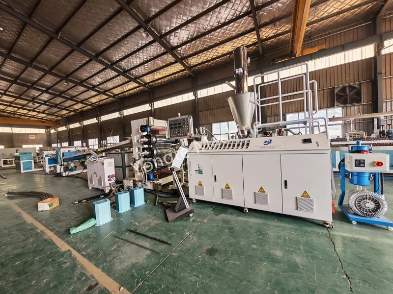 1200mm PVC पातलो पाना एक्सट्रुजन लाइन