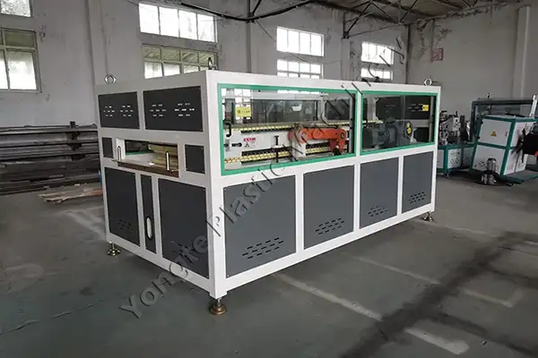 रूसी WPC ढोका बनाउने मेसिन